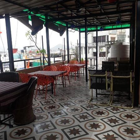 Jag Niwas Guest House & Pure Veg Restaurant Udaipur Exterior foto