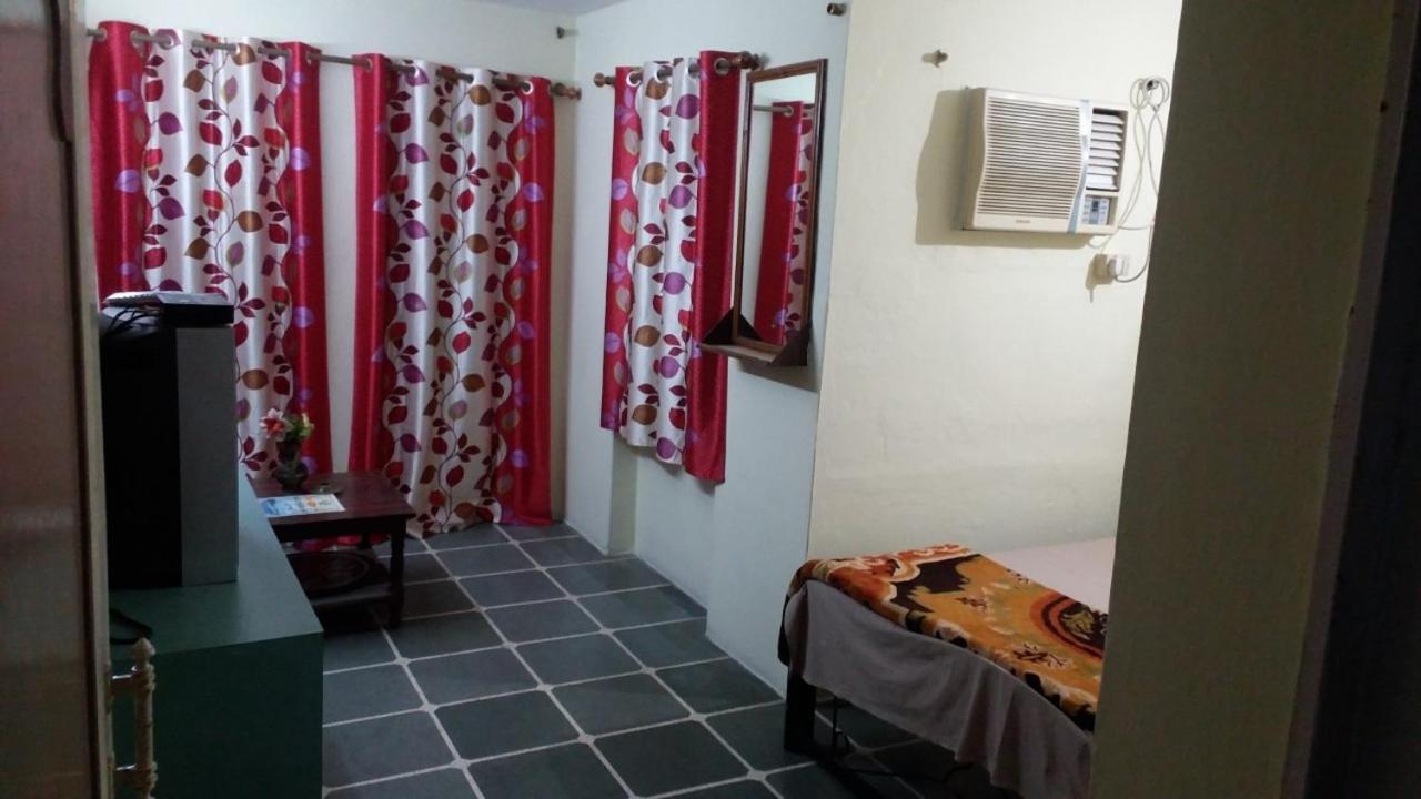 Jag Niwas Guest House & Pure Veg Restaurant Udaipur Exterior foto
