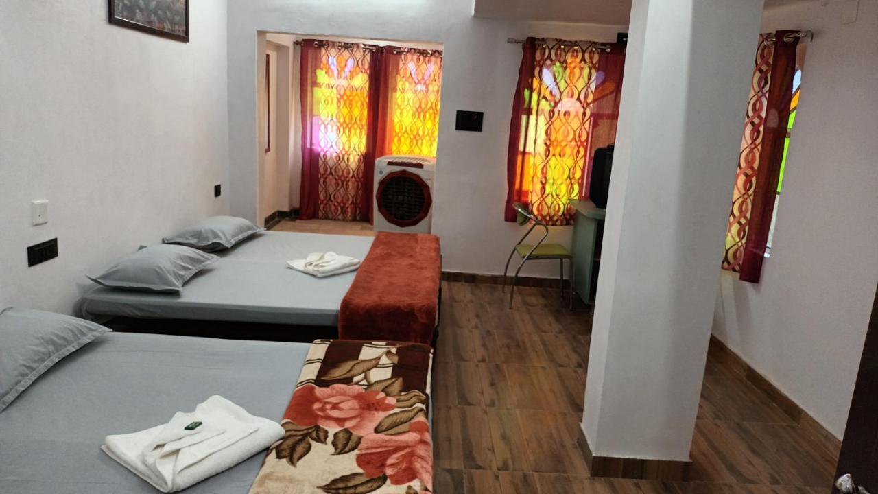 Jag Niwas Guest House & Pure Veg Restaurant Udaipur Exterior foto