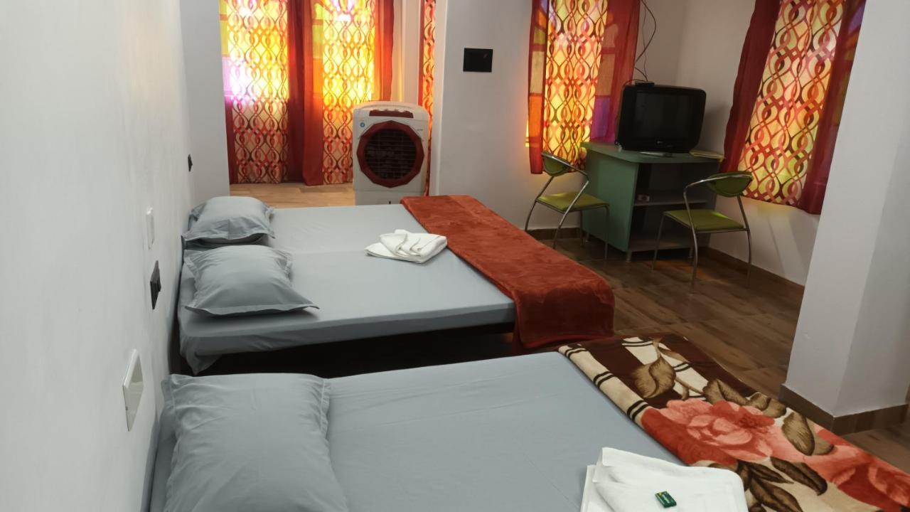 Jag Niwas Guest House & Pure Veg Restaurant Udaipur Exterior foto