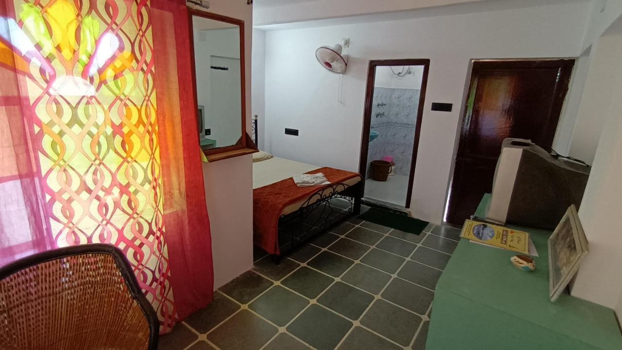 Jag Niwas Guest House & Pure Veg Restaurant Udaipur Exterior foto