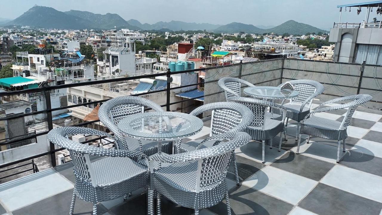Jag Niwas Guest House & Pure Veg Restaurant Udaipur Exterior foto