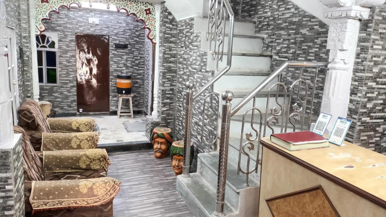 Jag Niwas Guest House & Pure Veg Restaurant Udaipur Exterior foto