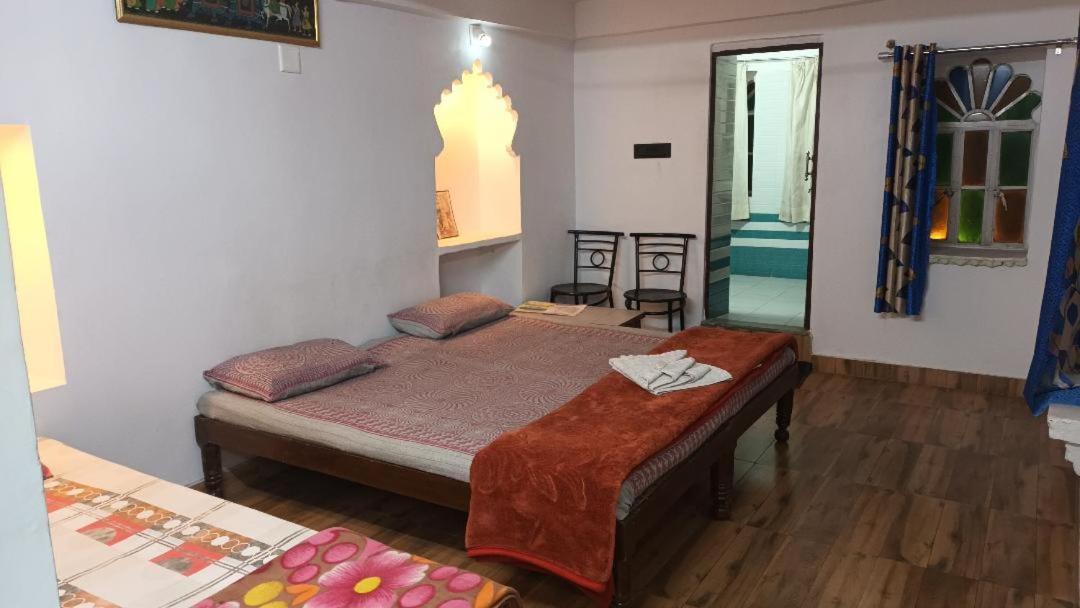 Jag Niwas Guest House & Pure Veg Restaurant Udaipur Exterior foto