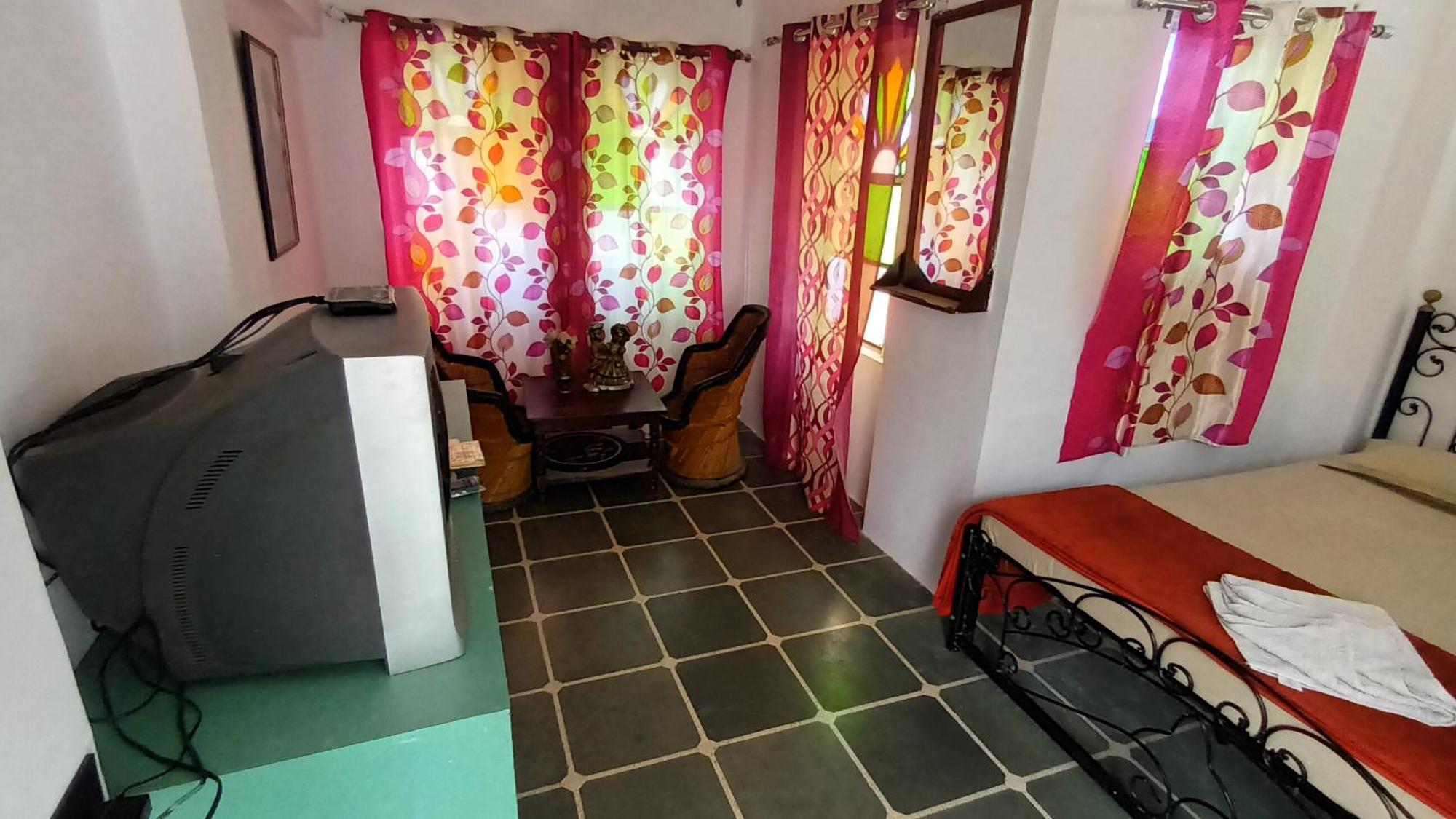 Jag Niwas Guest House & Pure Veg Restaurant Udaipur Exterior foto