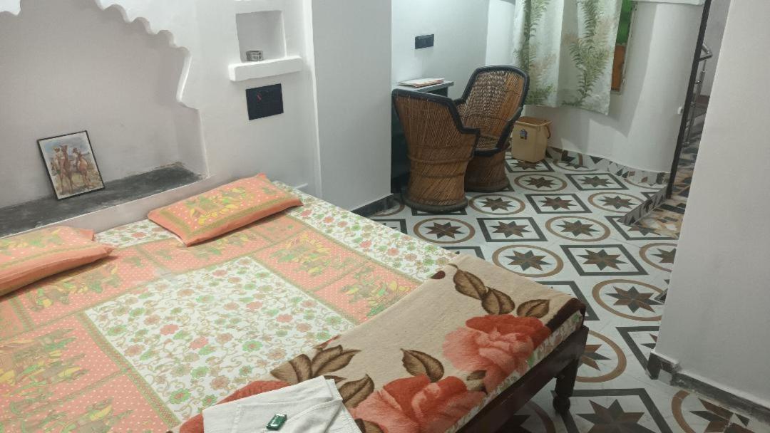 Jag Niwas Guest House & Pure Veg Restaurant Udaipur Exterior foto
