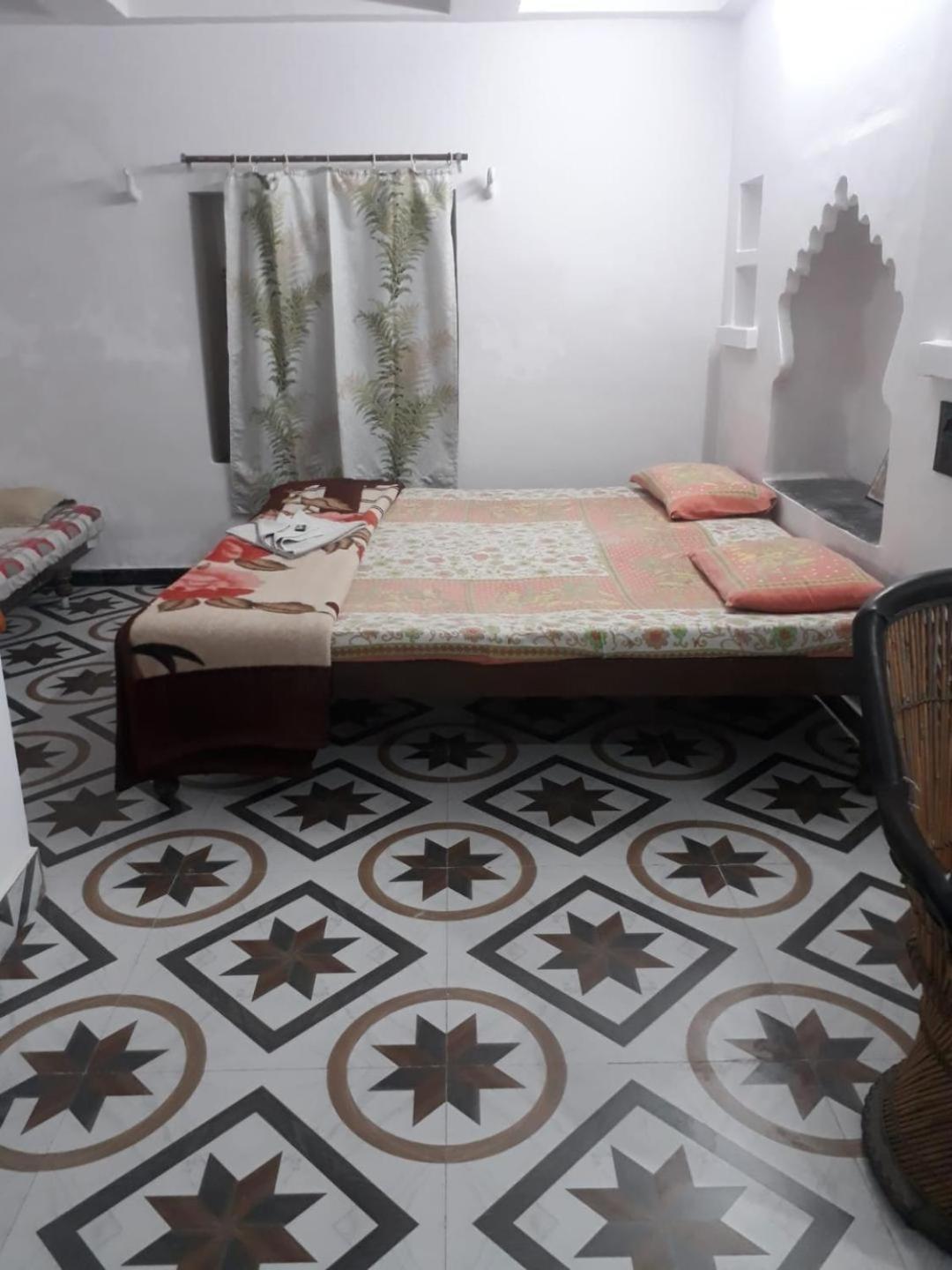 Jag Niwas Guest House & Pure Veg Restaurant Udaipur Exterior foto