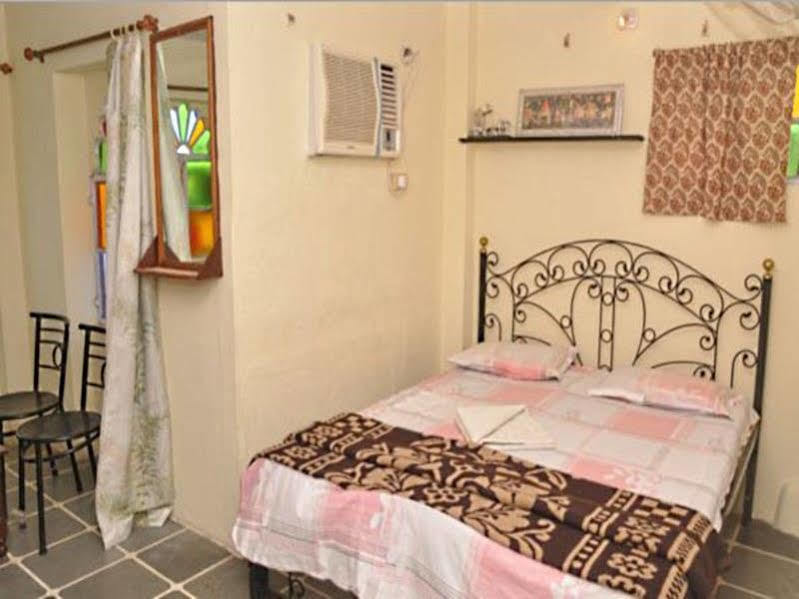Jag Niwas Guest House & Pure Veg Restaurant Udaipur Exterior foto